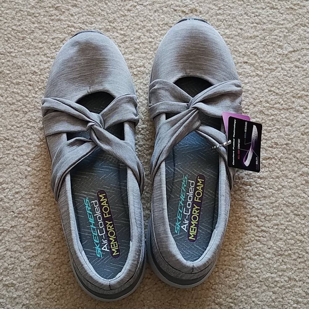Skechers shoes nwt